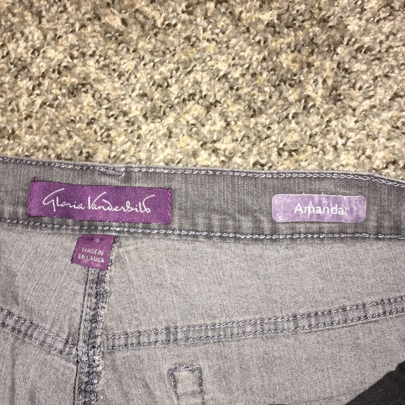 Woman’s Jeans - Picture 2 of 2